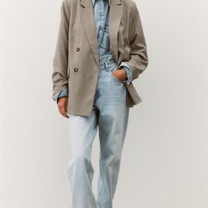 H&M Tan Blazer with Classic Design